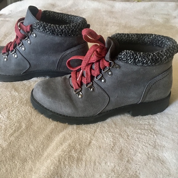 Boots - Picture 3 of 4